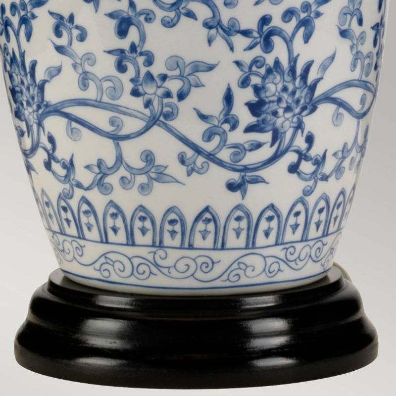 Blue Ginger Jar - Bordlampe i keramikk m/lys lampeskjerm